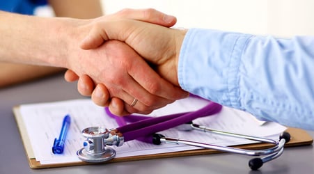 communication bienveillante entre le praticien et son patient 